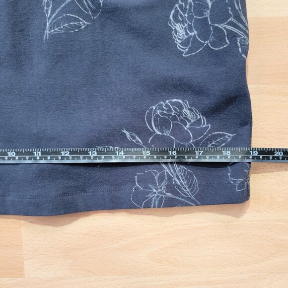 Old Navy Short Sleeve Gray Floral Knit Tee Shirt Dress | Size: SP - Picture 6 of 14